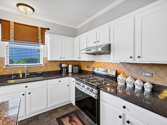 3rd image of 322 Zinnia Dr