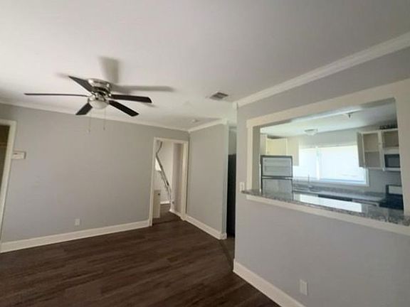 3rd image of 10614 Buffum St