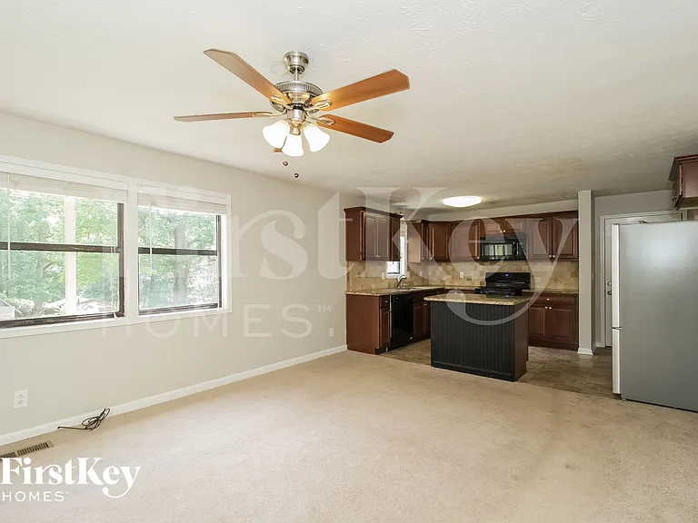 585 Kurtz Rd — Photo 5