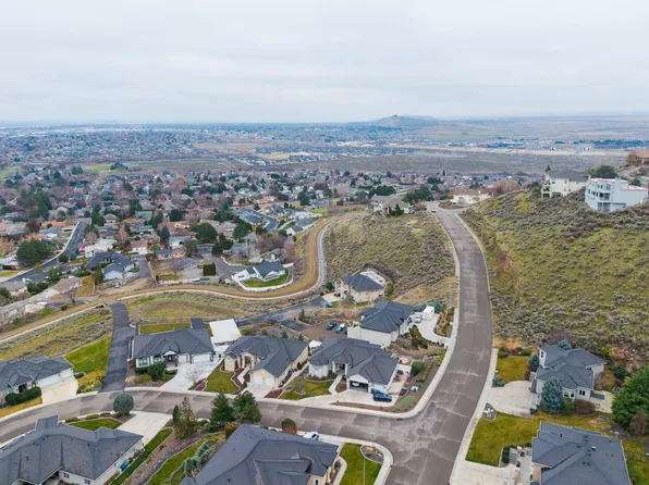 182 Meadow Hills Dr, Richland, WA 99352