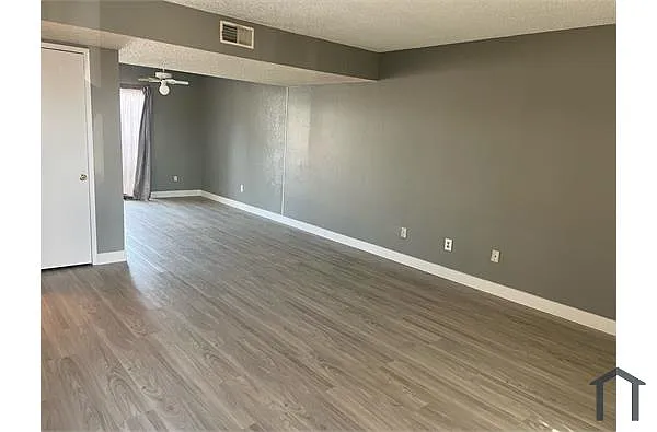 Building Photo - 2112 Comet Ave #E