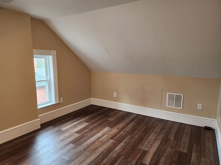 1113 E. King St. — Photo 13