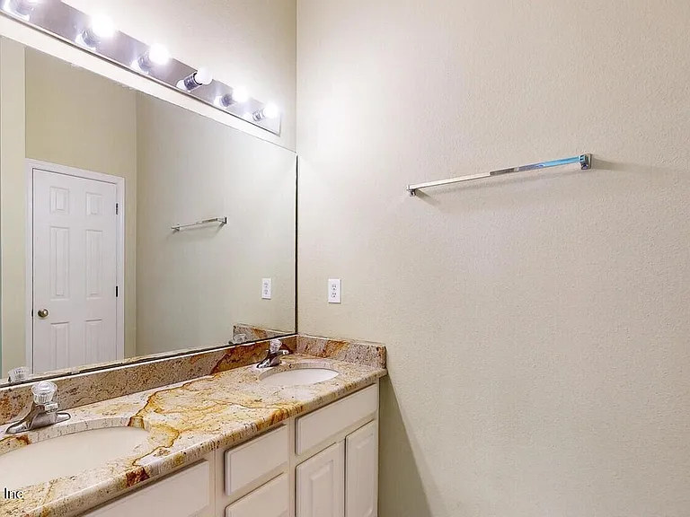 5881 Moonstone Ct — Photo 6