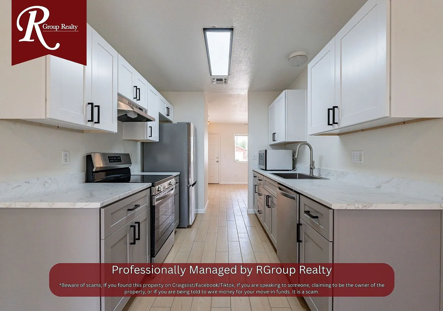 Modern East Tucson Sanctuary: 3BR with Wood Floors & Private Fenced Yard — Photo 1
