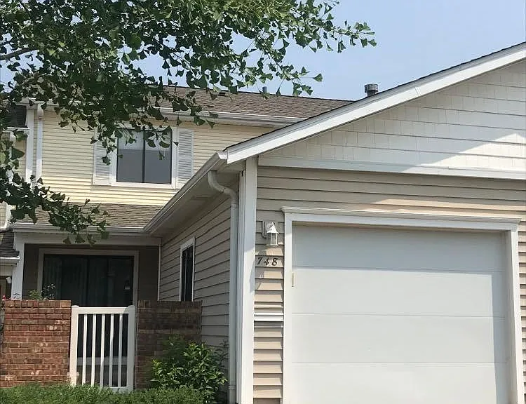 748 Lakeview Point — Photo 1