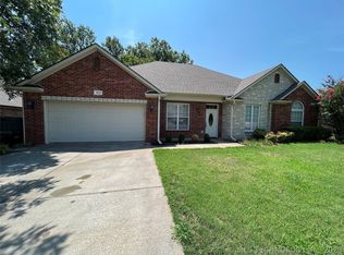 641 Lakes Dr, Tahlequah, OK 74464