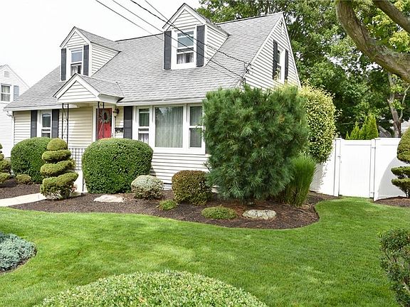 4th image of 76 W Hill Dr