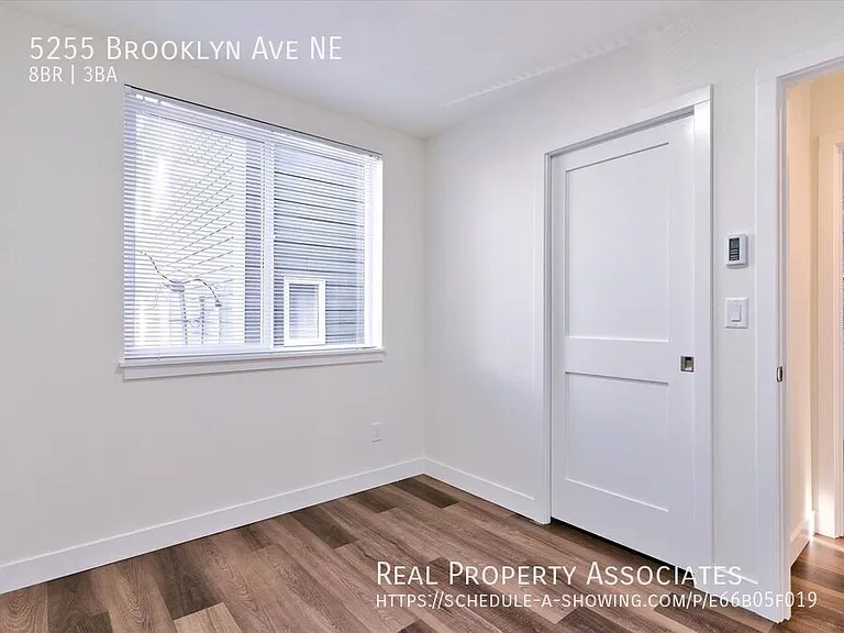 5255 Brooklyn Ave NE — Photo 15
