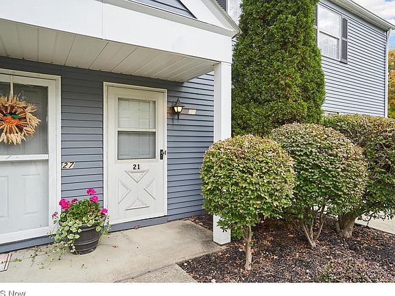 3rd image of 21 Firebush Ln