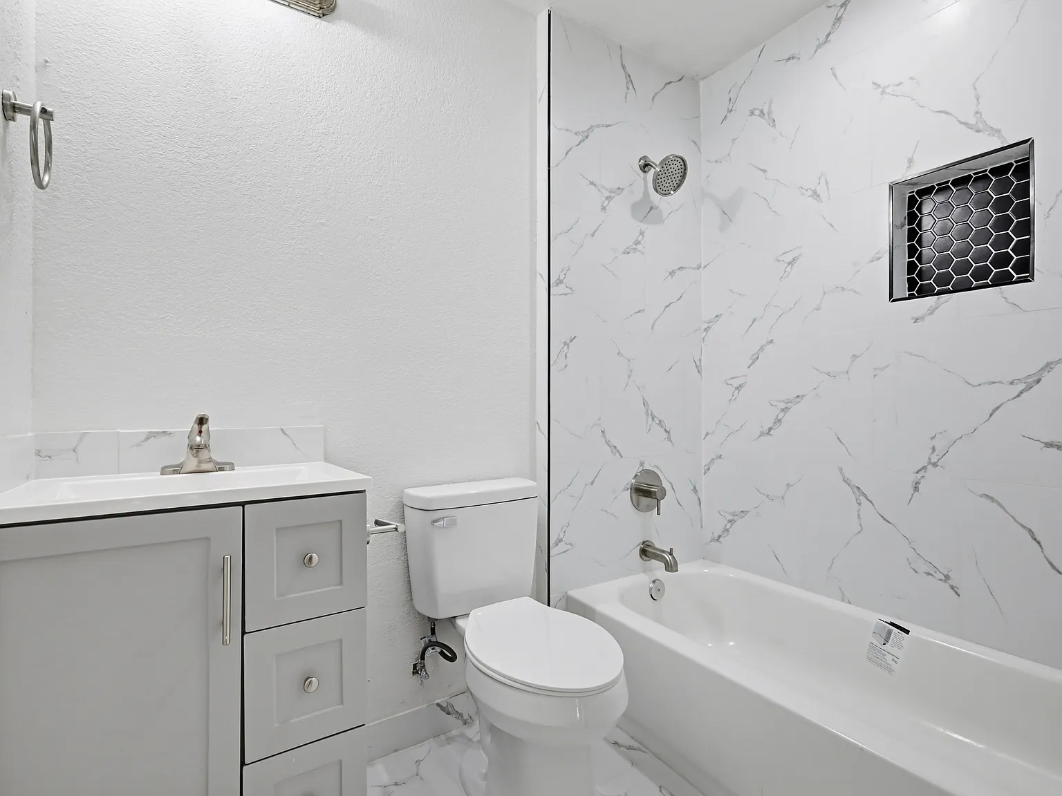 4 bed, 1500 sqft, $2,100 — Photo 3