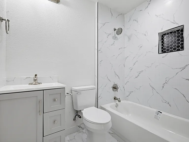 1002 Mardi Gras Ln — Photo 3