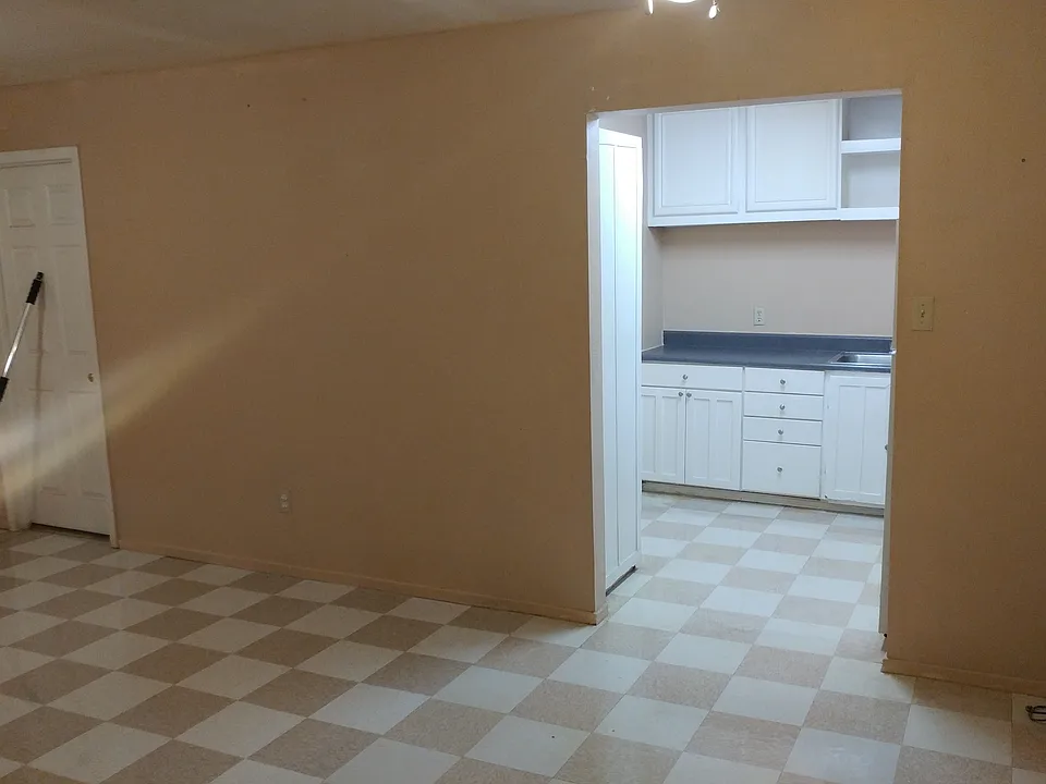 124 Main St #1