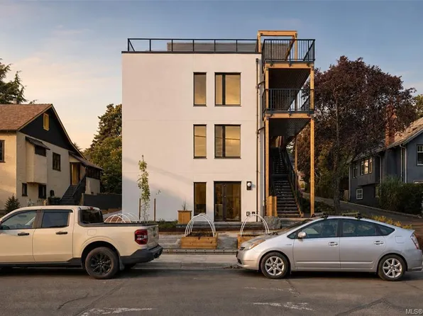958 Wollaston St #2, Esquimalt, BC V9A 5B2