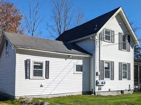 2 Park St, Southborough, MA 01772