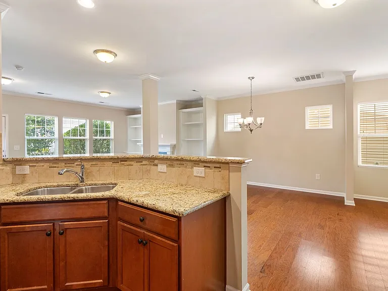 2084 Tanners Mill Dr — Photo 12
