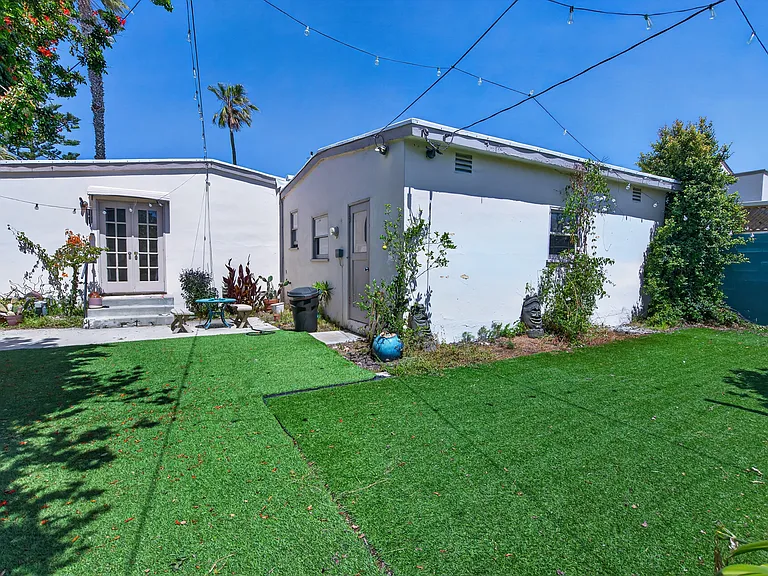 819 Law St — Photo 12