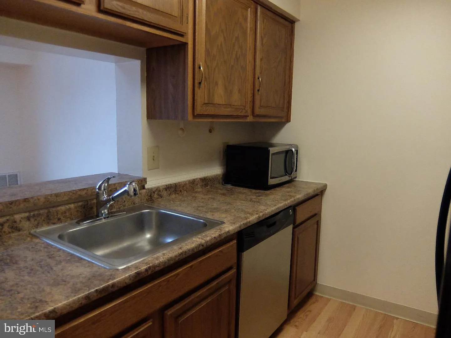 1 bed, 1.0 bath, 667 sqft, $1,900 — Photo 2