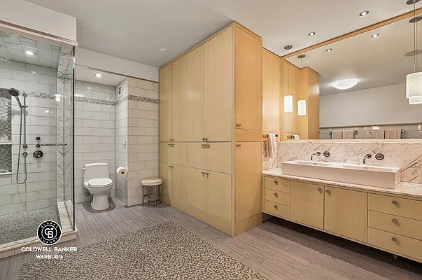 Sold by Coldwell Banker Warburg | media 10