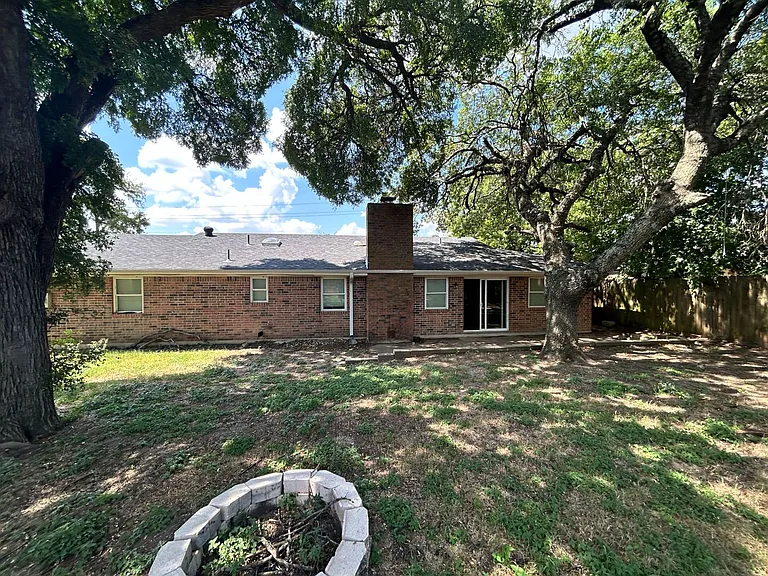 1605 Miranda Ave — Photo 3