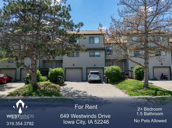 649 Westwinds Dr, Iowa City, IA