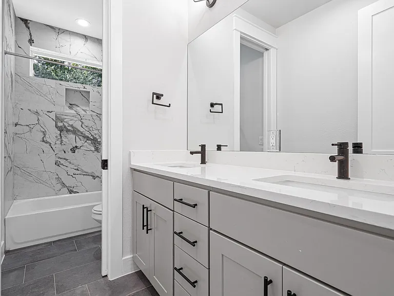 6116 Friendswood Dr — Photo 17