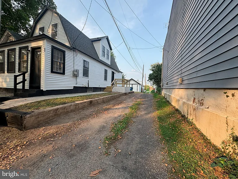 82 Central Ave — Photo 4