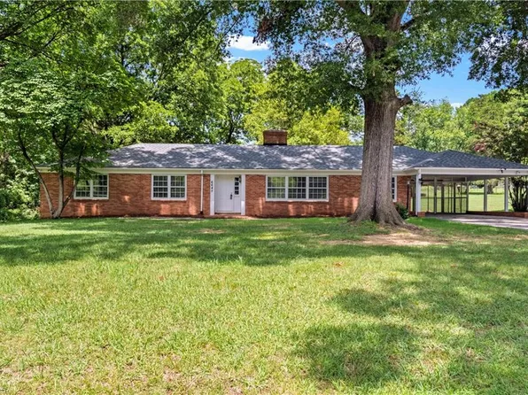 6645 Springfield Dr, Clemmons, NC 27012