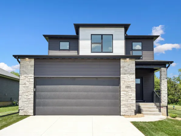 3903 Broomfield Dr, Cedar Falls, IA 50613