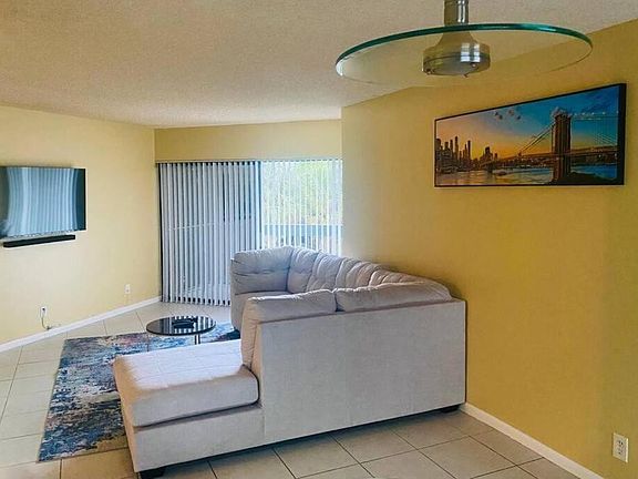 5th image of 2000 N Congress Ave APT 302