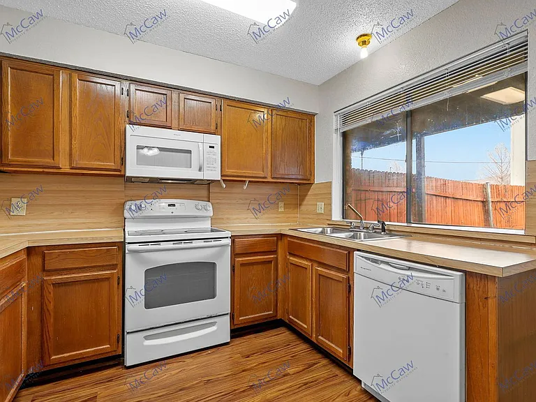 800 Bluebonnet Dr #B — Photo 8