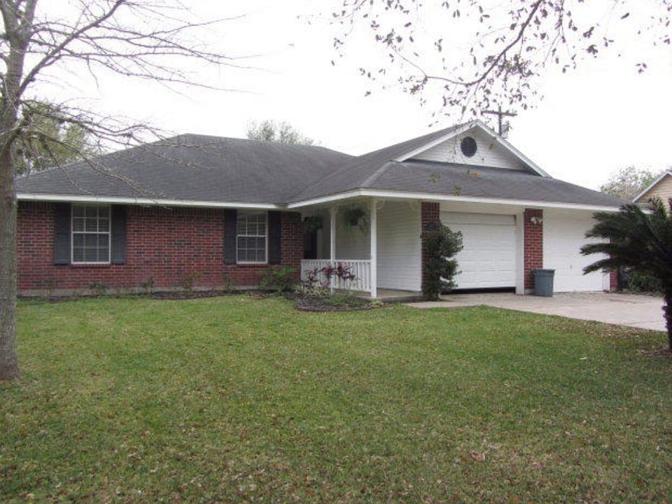 1st image of 355 Lakeshore Dr