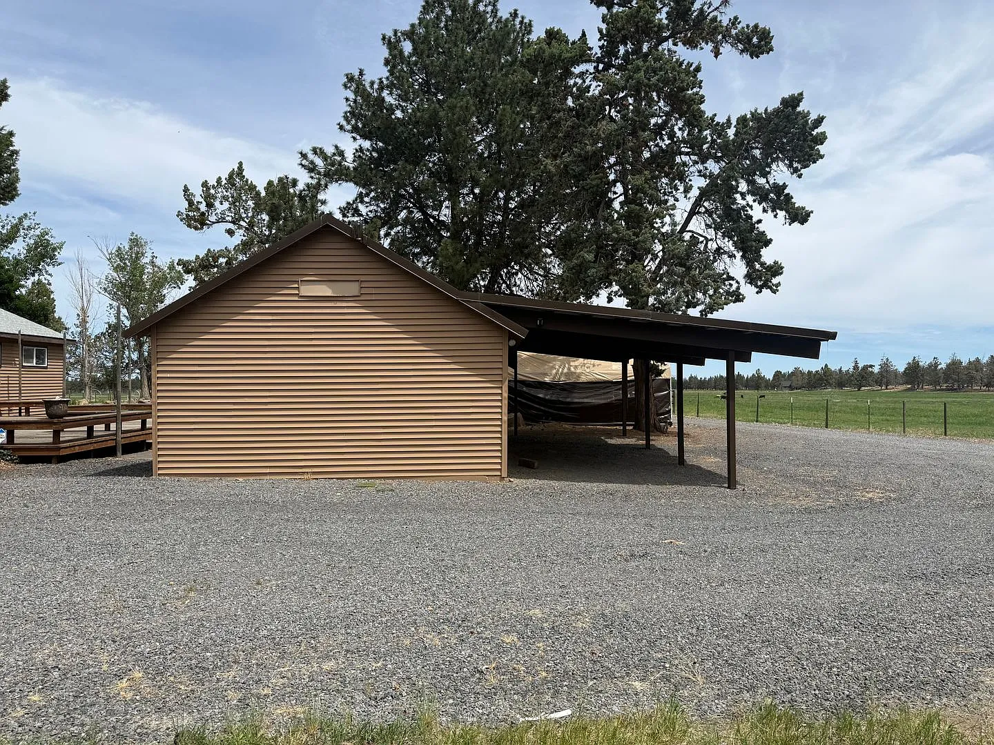 2 Bed/1.5 Bath Single Level Farm House with Mountain Views — Photo 4