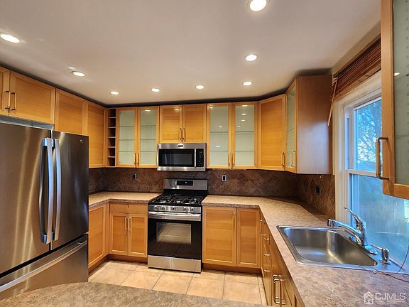 5th image of 59 Buttonwood Dr
