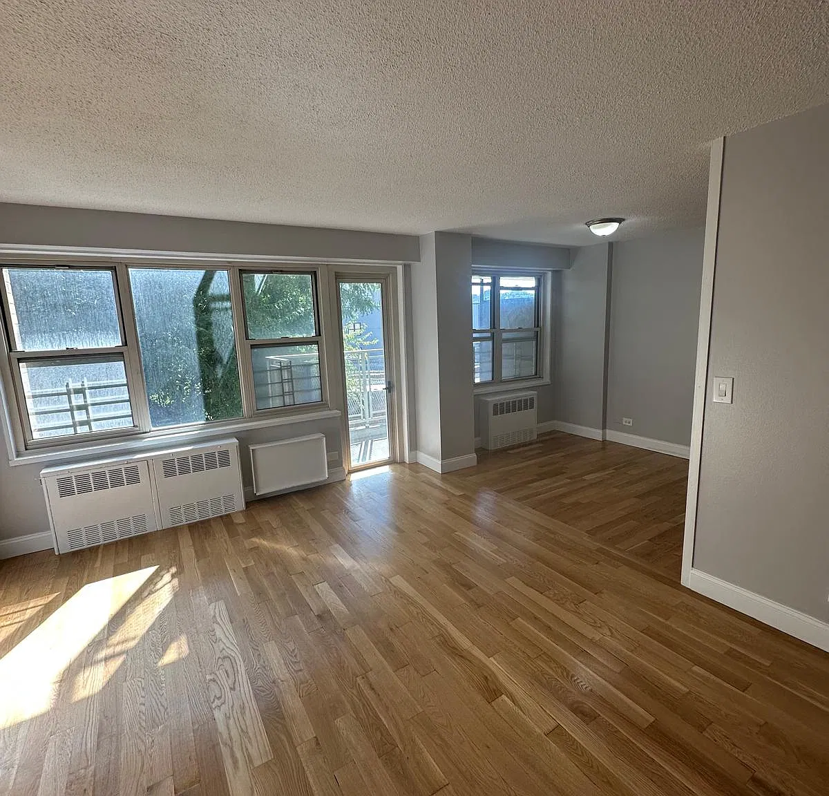 1655 Undercliff Ave — Photo 1