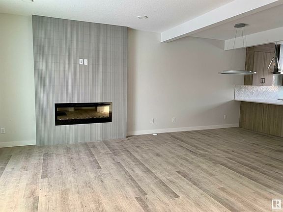 2nd image of 7722 Yorke Mews NW