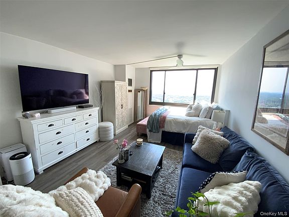 4th image of 26910 Grand Central Parkway #31C