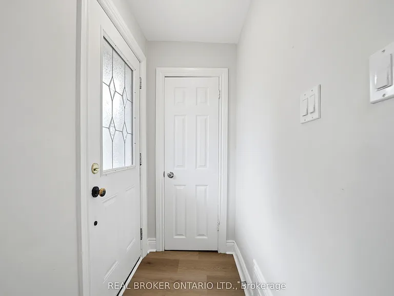 24 Glenburn Ave #UPPER — Photo 3