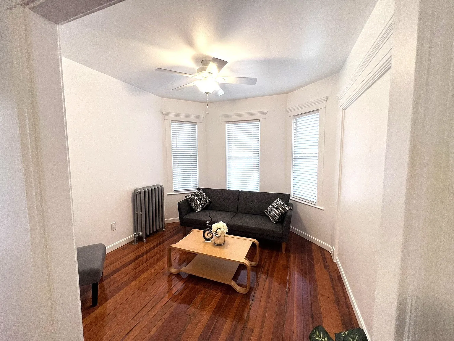 3 bed, 1400 sqft, $3,300 — Photo 2
