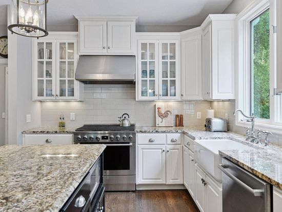 17641 Hyde Park Ave, Lakeville, MN 55044