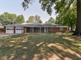 105 W Park St, Nixa, MO 65714