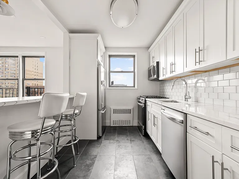 488 Ocean Pkwy #6B — Photo 3