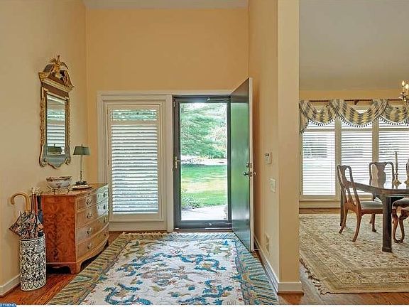 3rd image of 122 Bellant Cir