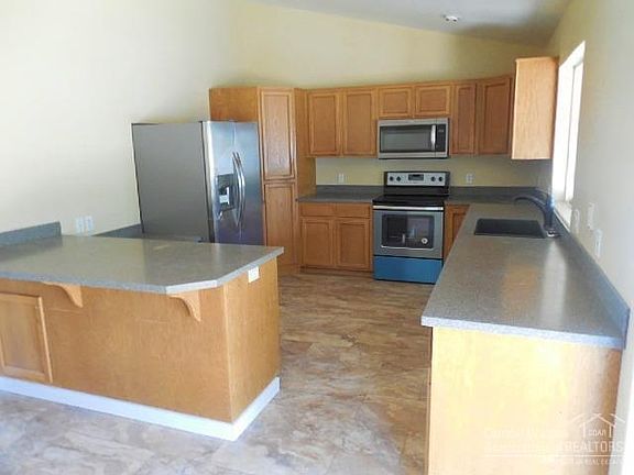 4th image of 55374 Gross Dr