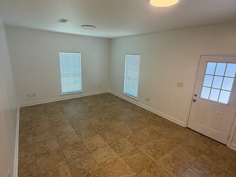 327 Ruella Ave — Photo 5