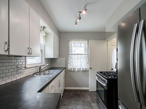 4th image of 927 Cricklewood St SW