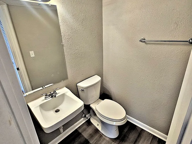 Avalon Cove Townhomes — Photo 15