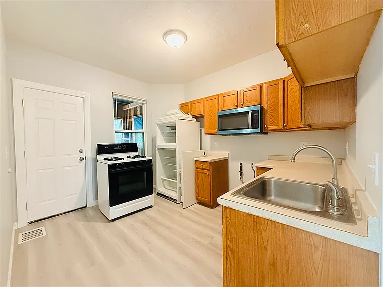 93 Zeigler St #1 — Photo 5
