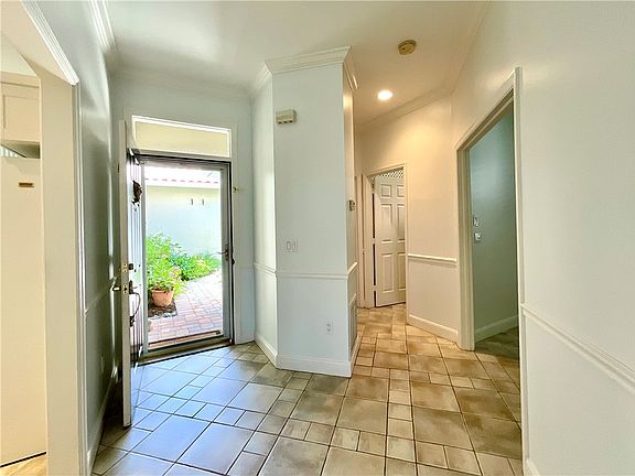 4th image of 1713 Victoria Cir