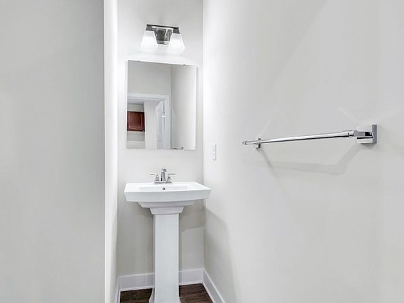 4th image of 21 Peckwell St