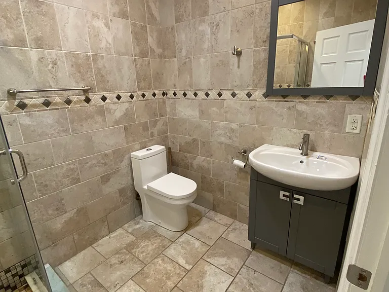 34-27 Crescent St #2 — Photo 36